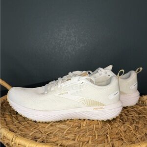 Brooks Women's Revel Shoes - White and Gold